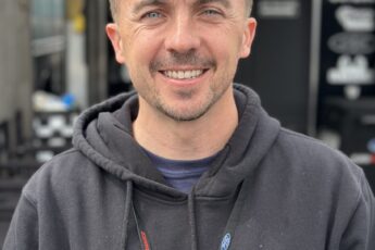 Frankie Muniz announced his divorce after ten years — and the first thing he did was thank his wife, in public, for the dreams she set aside for him.