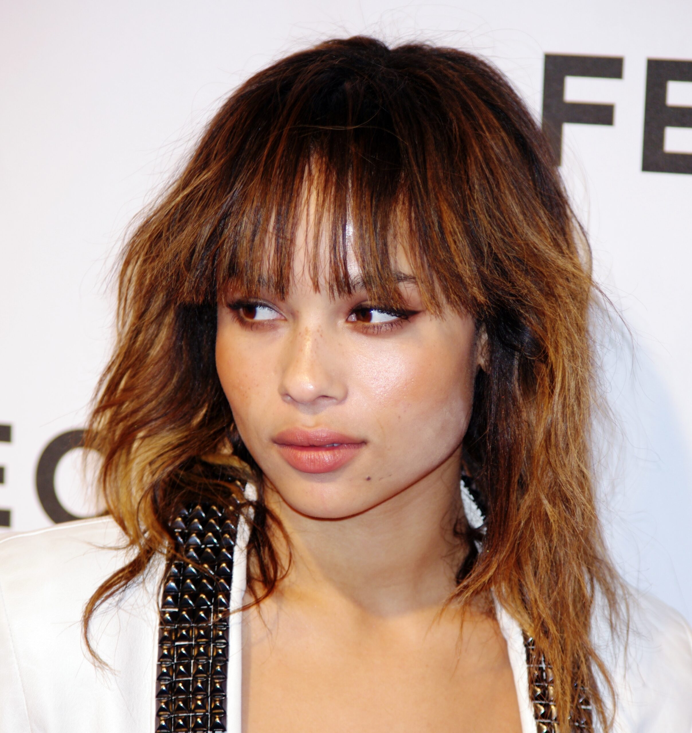 Zoë Kravitz stepped out with a diamond on that finger. The name attached to it turned out to be Harry Styles