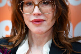 If you were a teenager in the 1980s, one face pretty much is the decade. At 58, Molly Ringwald is walking into one of the most talked-about shows on TV.