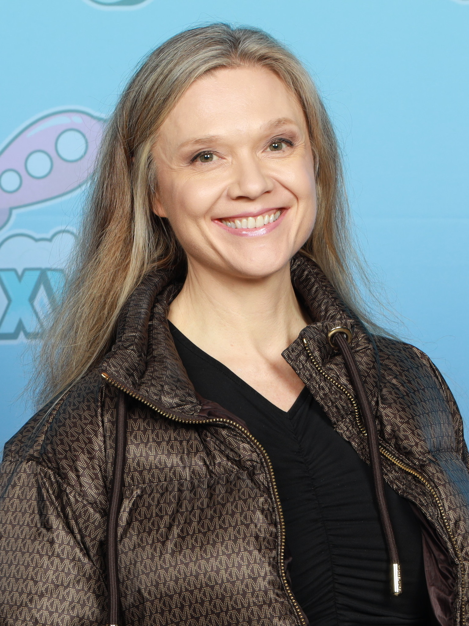 The little girl who outsmarted the raptors in "Jurassic Park" grew up, walked away from the cameras, and became an award-winning oil painter.
